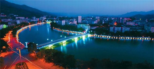 雷氏家宴酒多少钱一瓶，雷氏面家加盟费多少